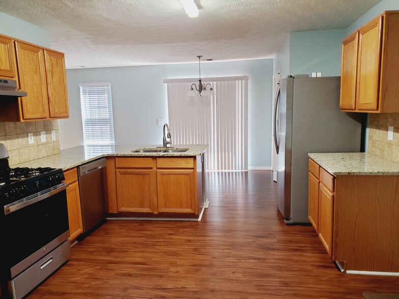 Building Photo - 1621 Sparrow Wood Ln SW