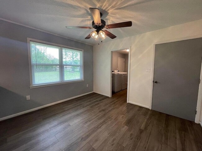 Building Photo - 122 Hillwood Dr