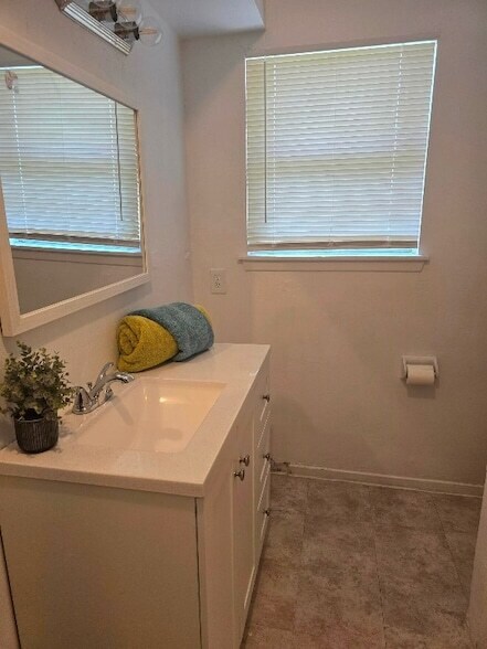 Building Photo - 600 Hilliard St