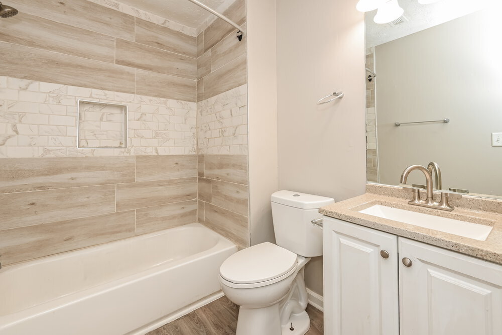 Building Photo - 425 Village Bluff Dr