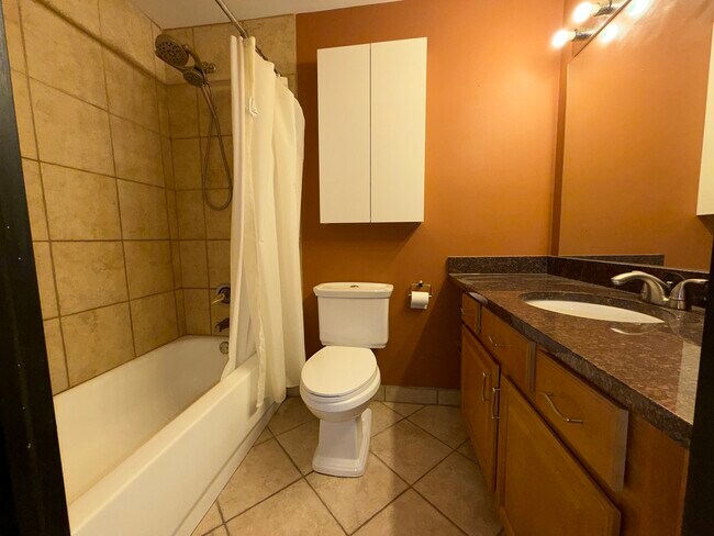 Building Photo - 6010 Oakwood Dr