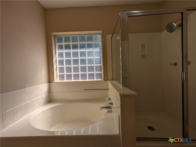 Building Photo - 947 River Rock