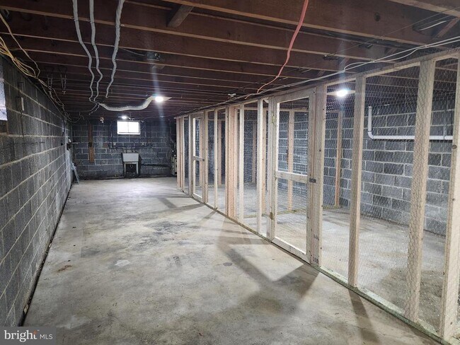 Building Photo - 243 Roesch Ave