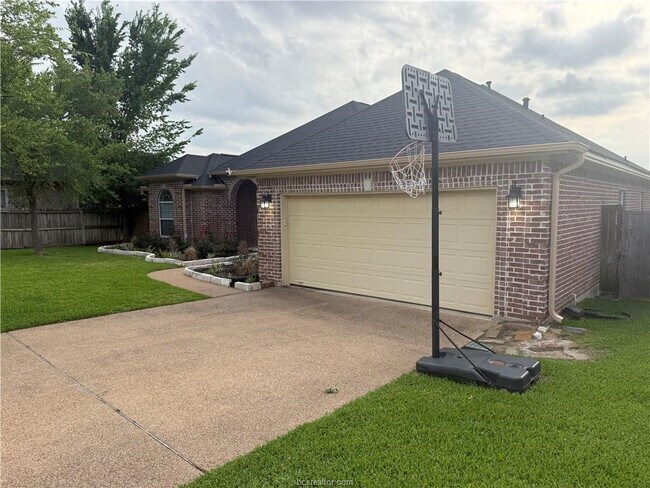 Building Photo - 4414 Woodland Ridge Dr