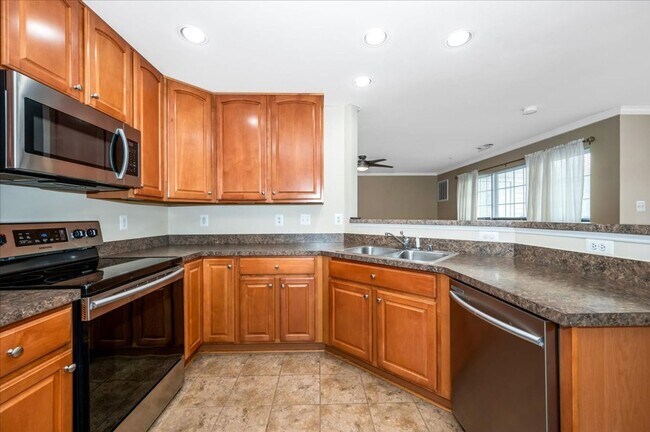 Building Photo - 2501 Hemingway Dr