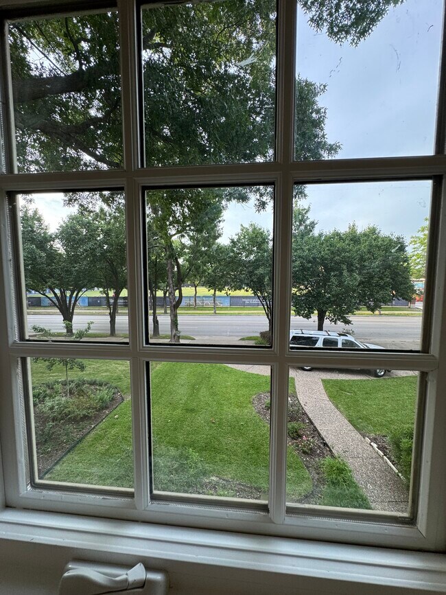 Building Photo - 3209 Mockingbird Ln