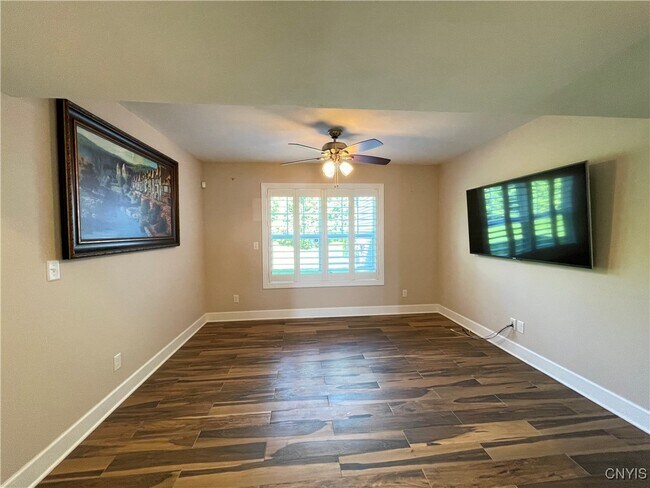 Building Photo - 7504 Birdsong Ln