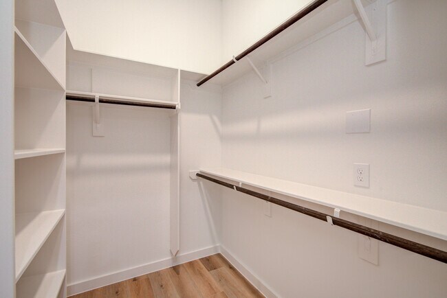 Building Photo - 6742 Peerless St