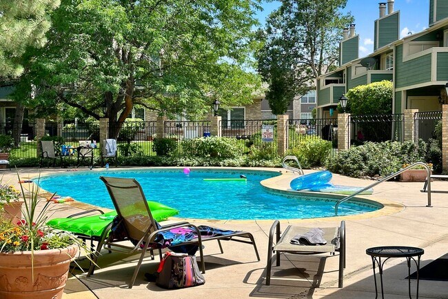 Building Photo - Beautiful 2 Bed 2 Bath Townhouse in Otero Ridge