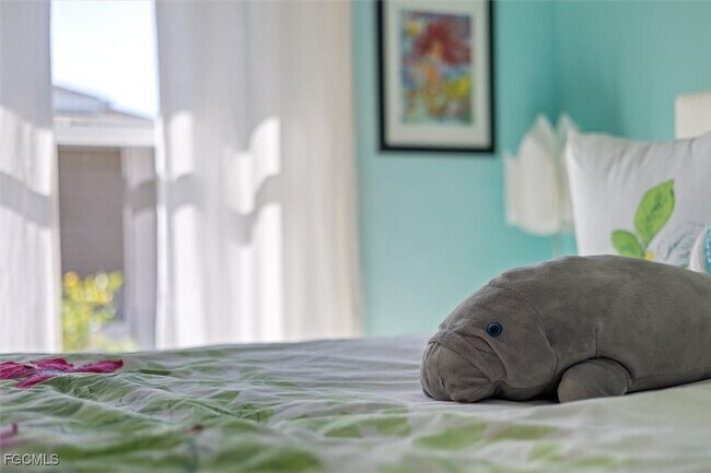 Building Photo - 4516 SW 21st Pl