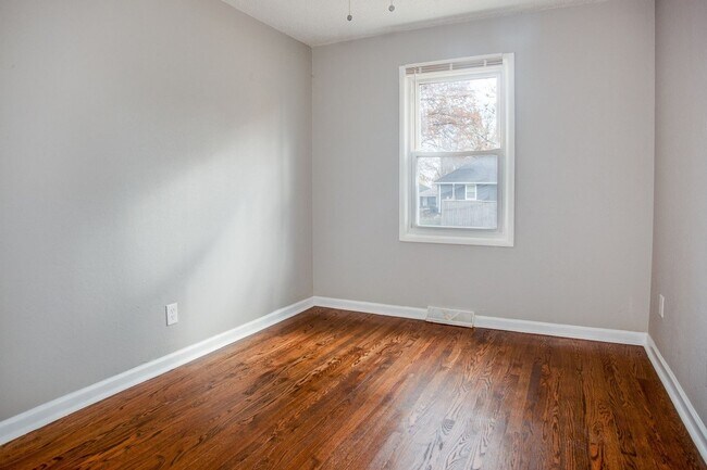 Building Photo - Beautiful Home in Kansas City!