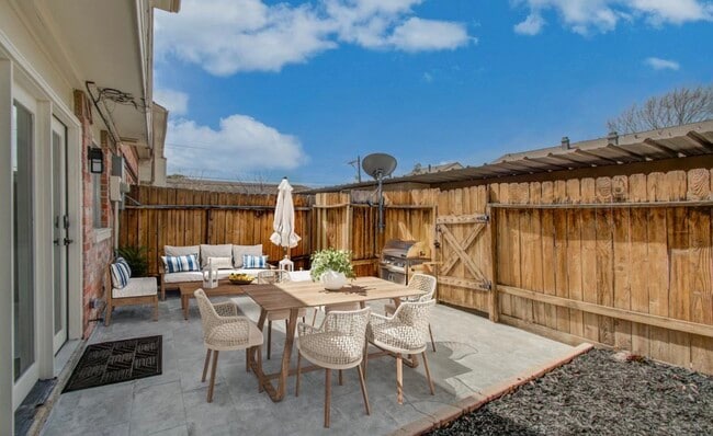 Building Photo - 14231 Misty Meadow Ln