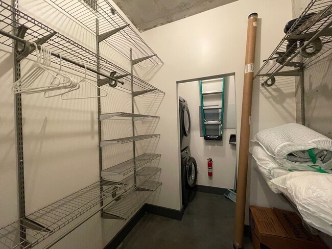 Building Photo - Awesome 1BR Loft Style Condo Overlooking Midtown!