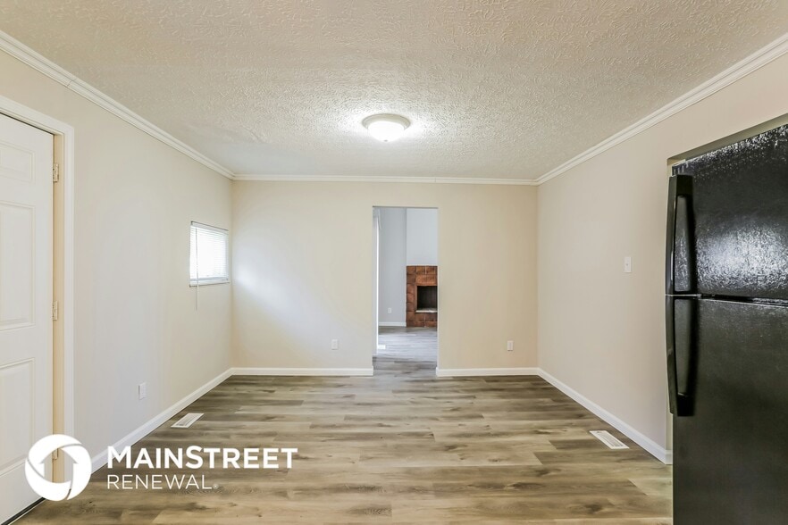 Building Photo - 2475 Lawndale Ave