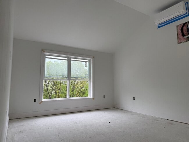 Building Photo - 251 Sladen St