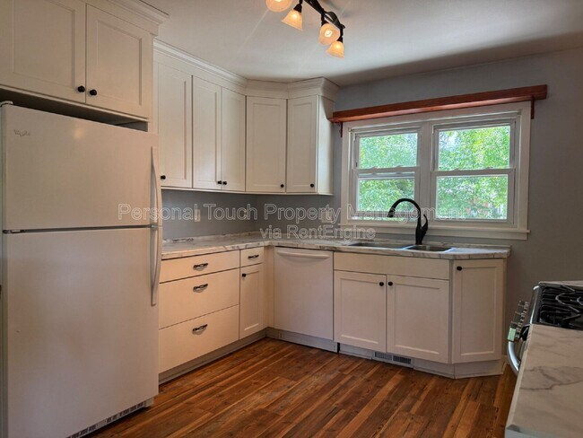 Building Photo - 1717 5th St S
