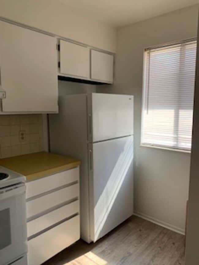 Building Photo - Two Bedroom Condo With Detached Garage in 4-Plex