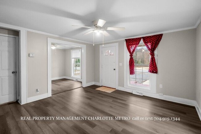 Building Photo - Charming Downtown Albemarle Cottage with Timeless Appeal