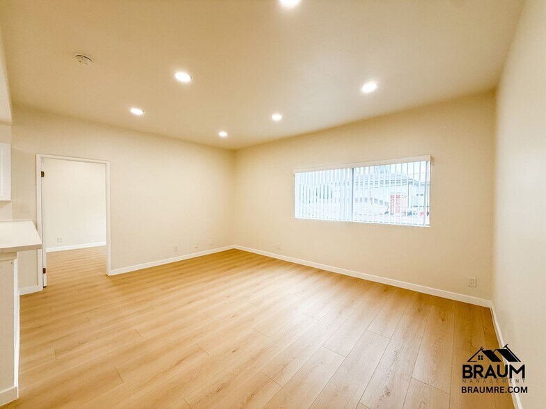 Building Photo - 11459 Collins St