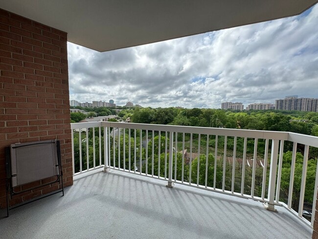Building Photo - Sun-filled 1 Bed 1 Bath Condo With Private...