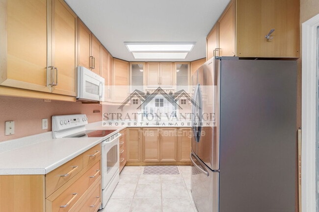 Building Photo - 3345 E University Dr