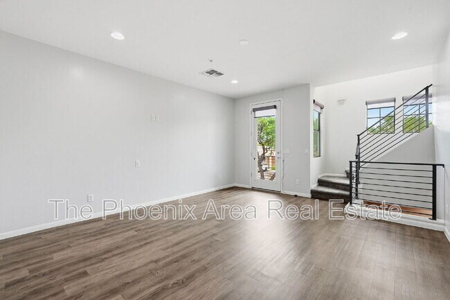 Building Photo - 2090 S Dorsey Ln