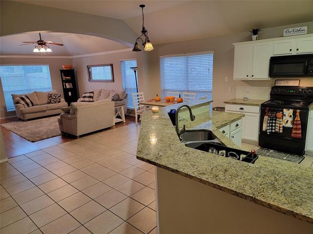 Building Photo - 4005 Summerhill Ln