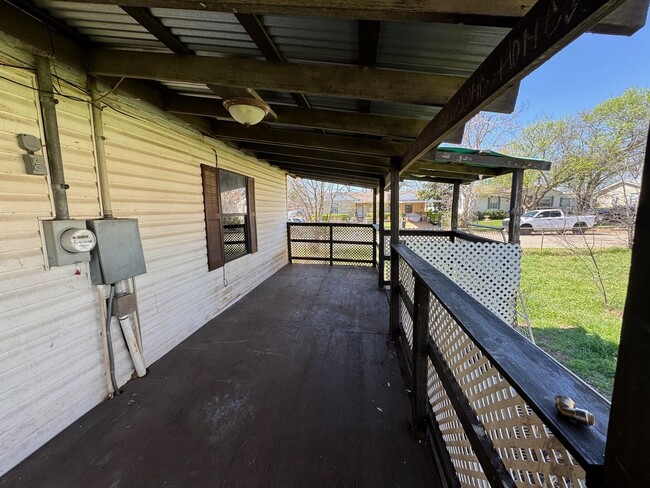 Building Photo - Mcgregor ISD 3 Bedroom