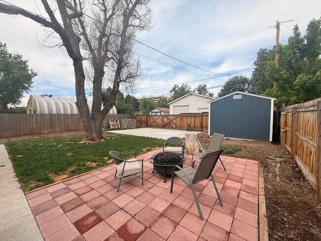 Building Photo - Spacious 4-Bedroom Home in the Heart of Edgewater