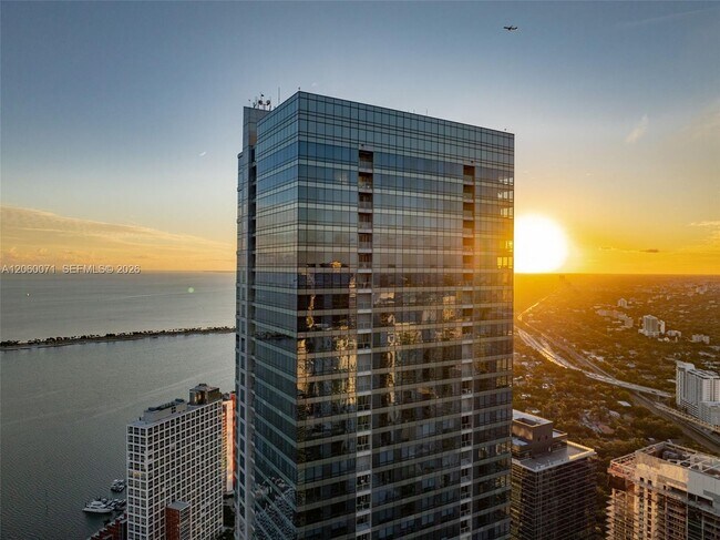 Building Photo - 1435 Brickell Ave