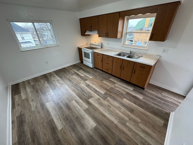 Building Photo - Cozy & Updated 3-Bedroom 1-Bath Ranch Hous...