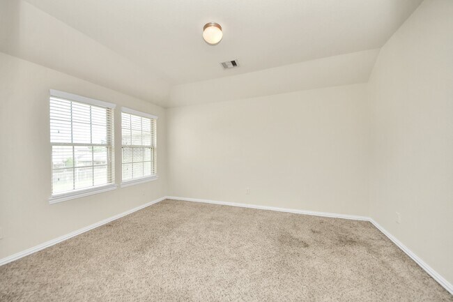Building Photo - 1437 Northwood Springs Dr