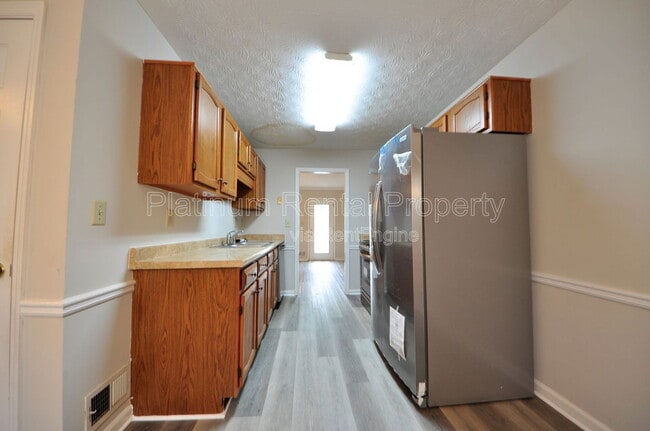 Building Photo - 1052 Westfield Trace