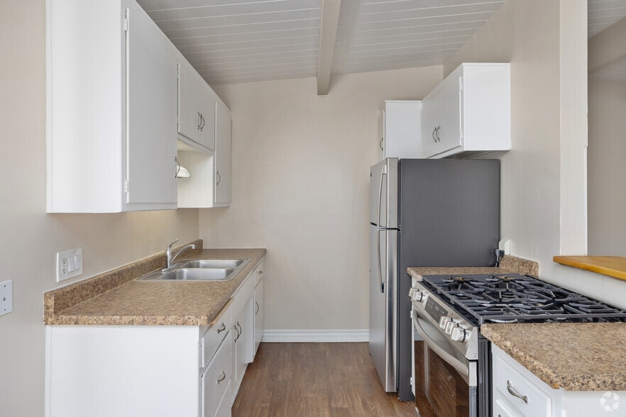 2BR, 1BA - 800SF - Kitchen - Sea Breeze Garden Apartments