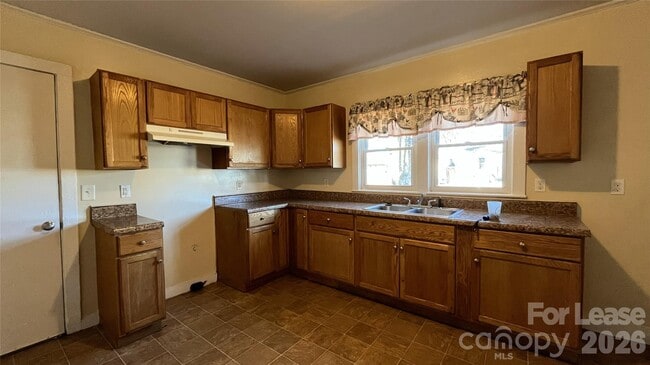 Building Photo - 2621 Dr Carver Rd