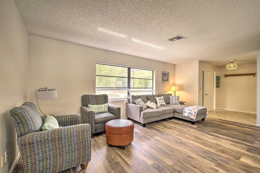 Building Photo - 6 Shumard Ct N