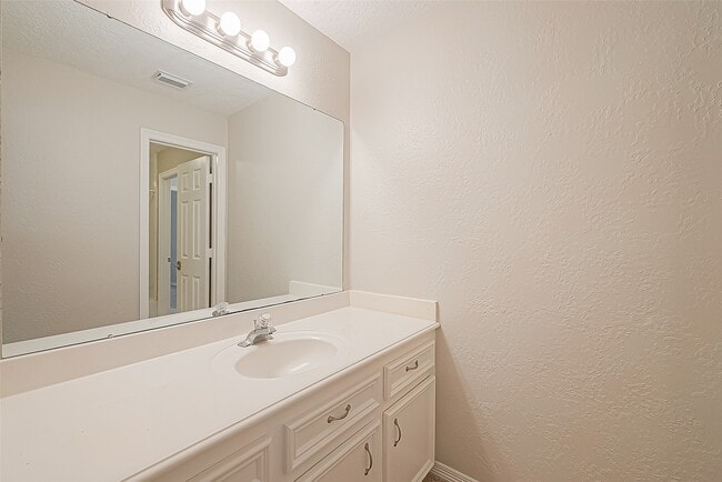 Building Photo - 13135 Finch Brook Dr