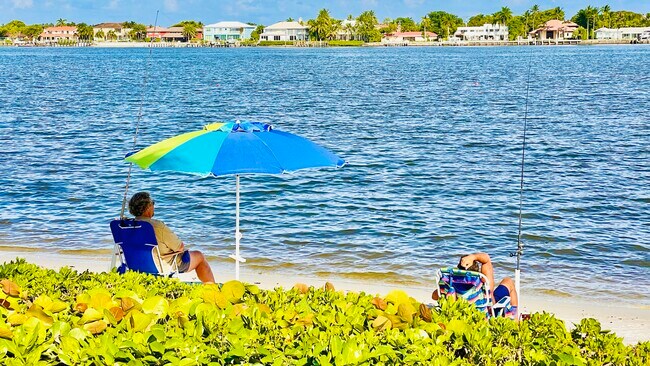 Building Photo - 107 Half Moon Cir