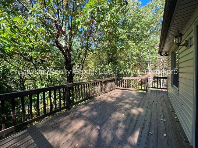 Building Photo - Nature Lover's Paradise-Easy Access to Vin...