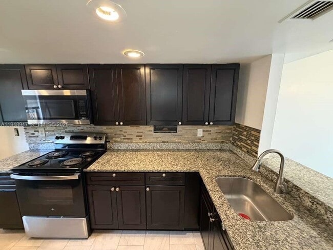 Building Photo - 7795 Grande St