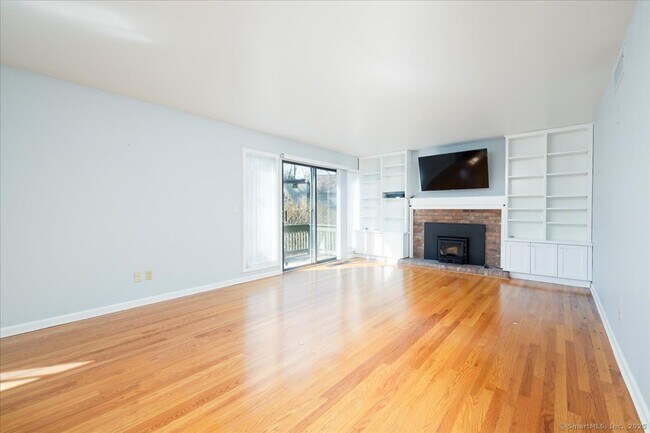 Building Photo - 114 Heritage Vlg