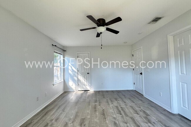 Building Photo - 2426 Houston Cir