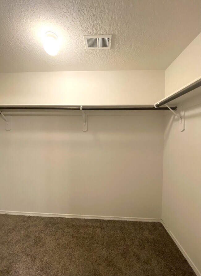Building Photo - Enchanted Hills - 3BR/2Bath/Backyard Mountantain Views