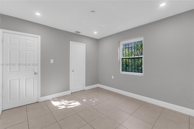 Building Photo - 6940 NW 6th Ct