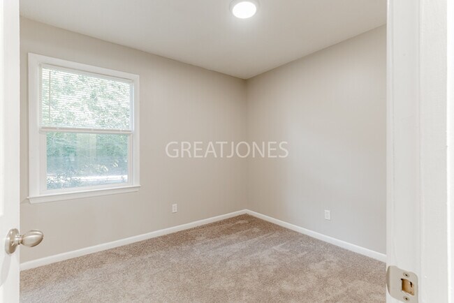 Building Photo - Charming 3 Bedroom in Raeford!