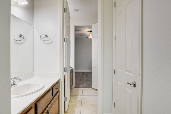 Building Photo - Single Family Home on 20k SQFT Lot in Gated Community