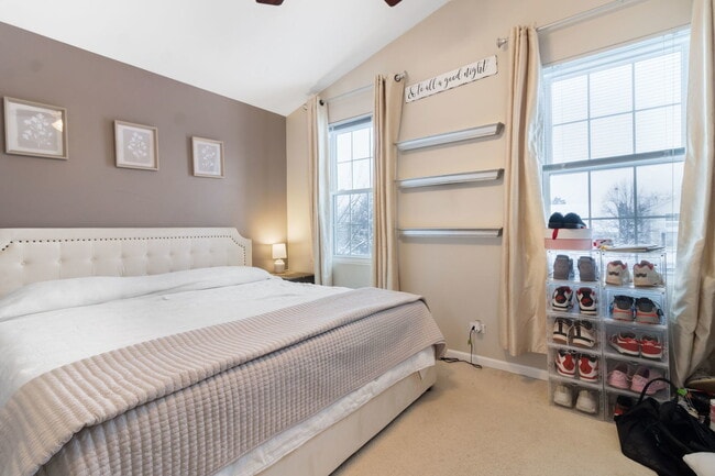 Building Photo - 986 Four Seasons Blvd