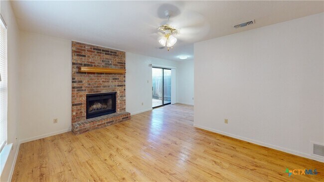 Building Photo - 3705 Hereford Ln