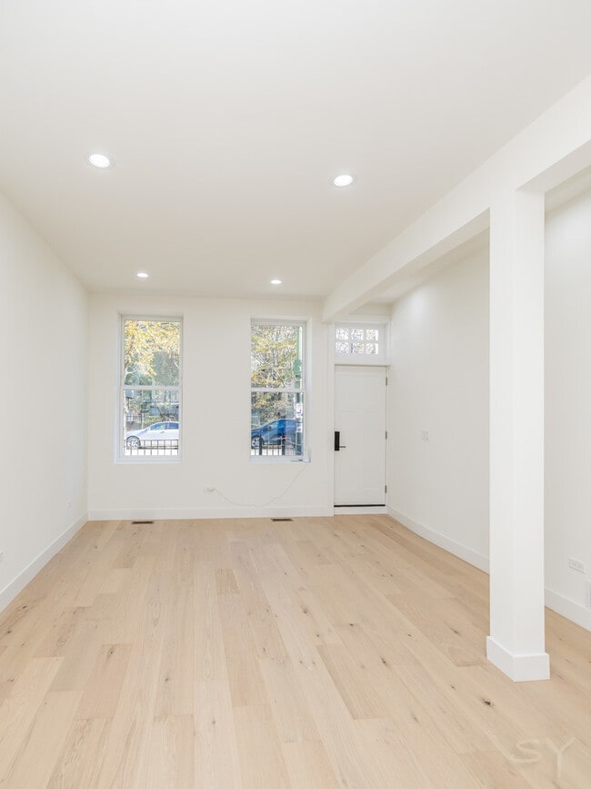 Building Photo - 1830 S Peoria St