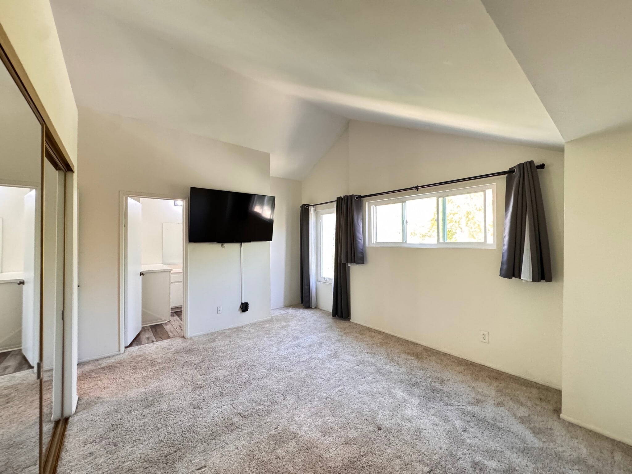 Master en-suite - 22123 Figueroa St